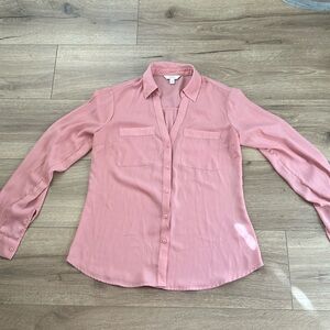 Beautiful pink and gold business top, lightly worn in great condition🩷